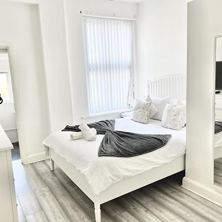 Apartament Next Westfield Mall Лондон Екстериор снимка
