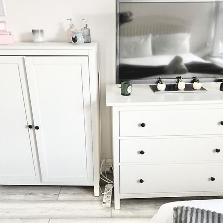 Apartament Next Westfield Mall Лондон Екстериор снимка