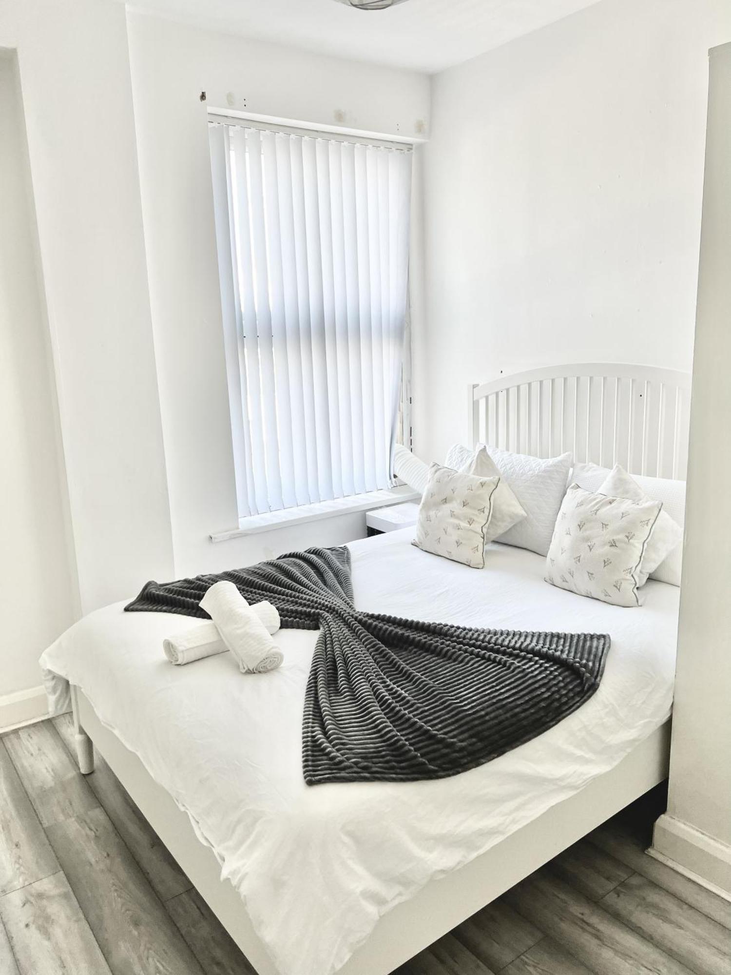 Apartament Next Westfield Mall Лондон Екстериор снимка