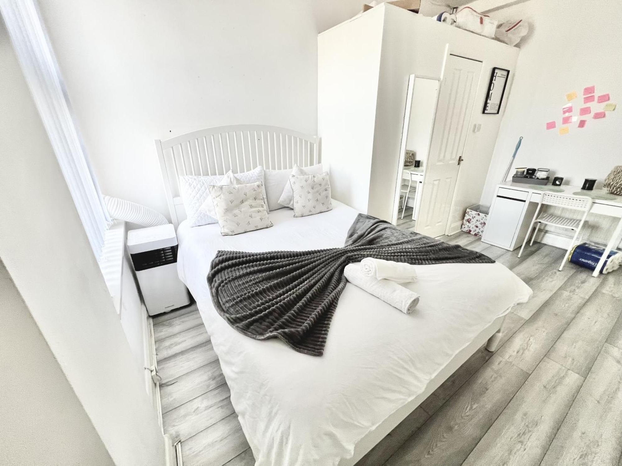 Apartament Next Westfield Mall Лондон Екстериор снимка
