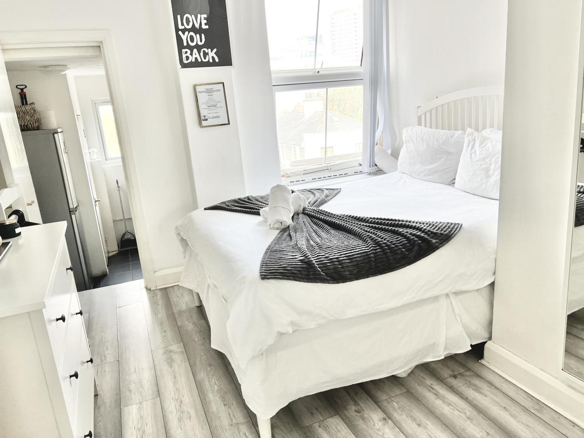 Apartament Next Westfield Mall Лондон Екстериор снимка