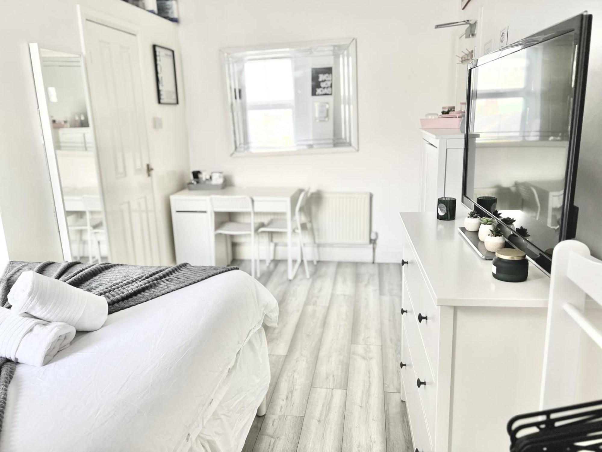 Apartament Next Westfield Mall Лондон Екстериор снимка