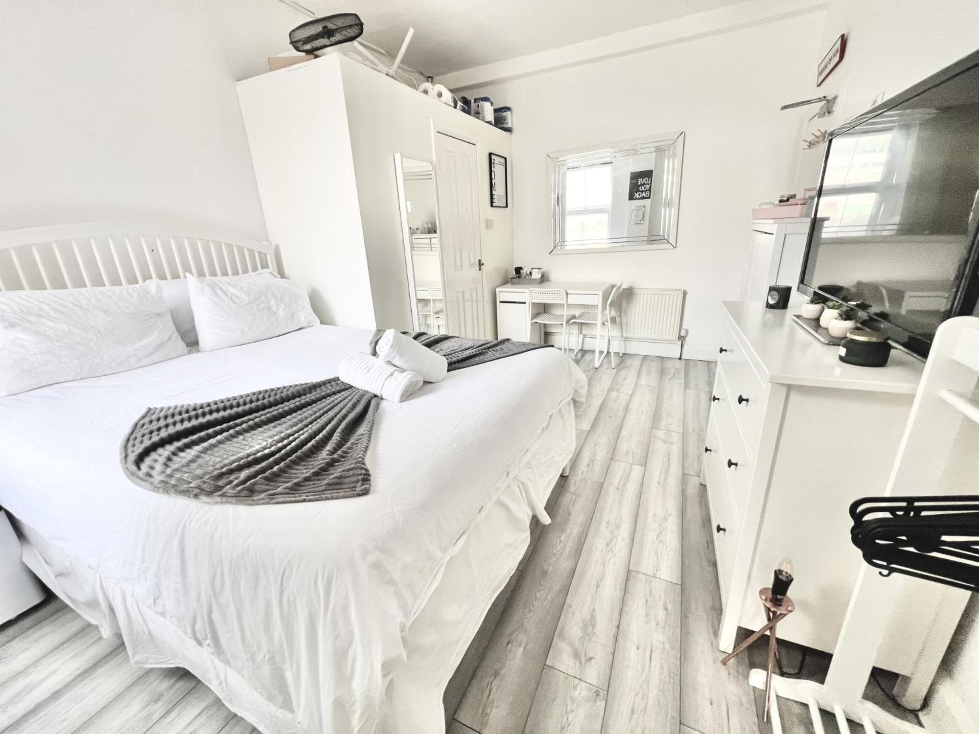 Apartament Next Westfield Mall Лондон Екстериор снимка