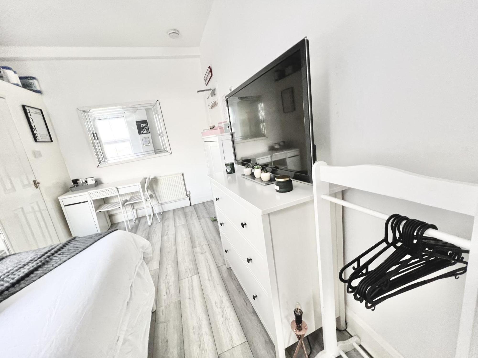 Apartament Next Westfield Mall Лондон Екстериор снимка