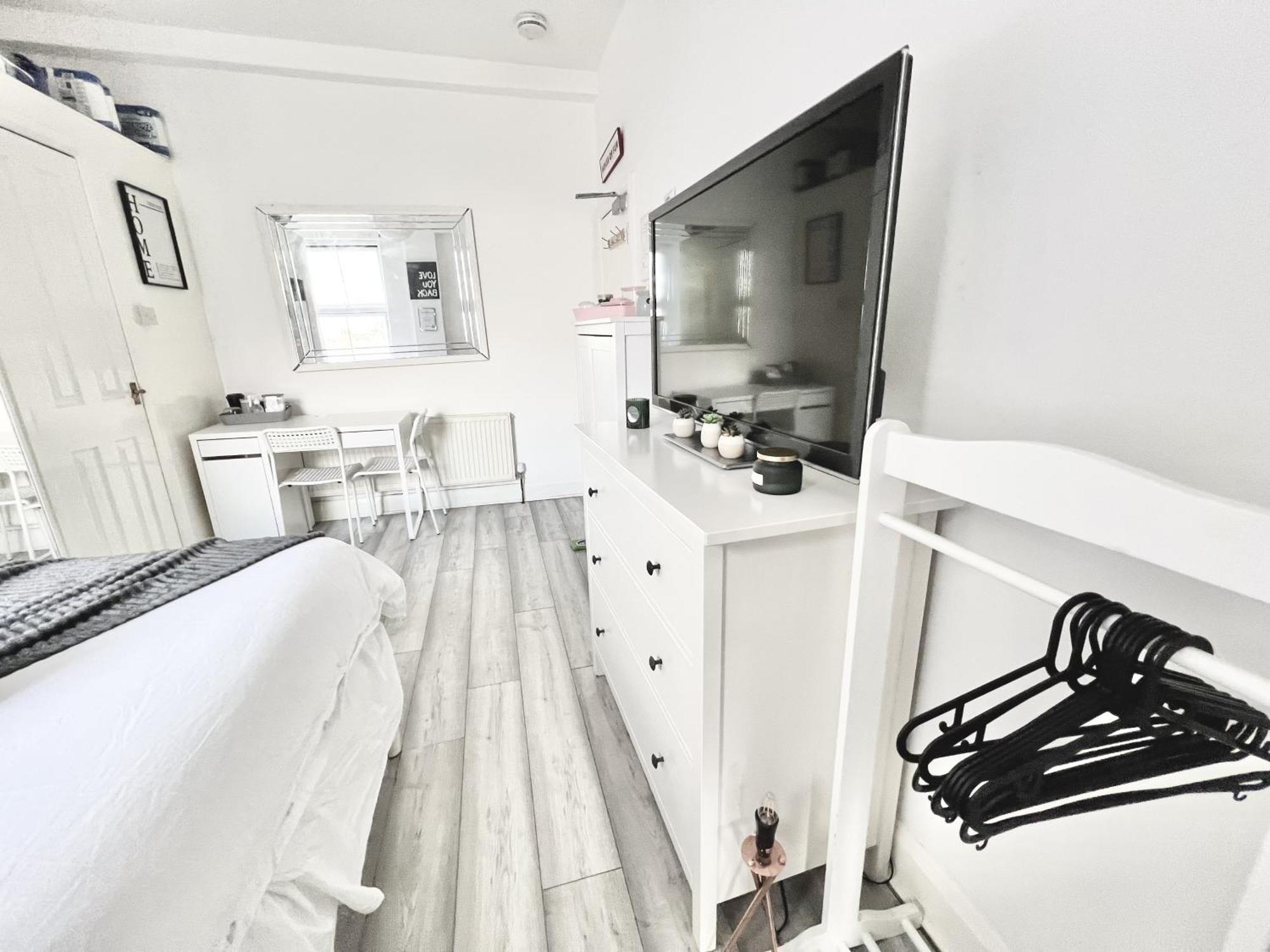 Apartament Next Westfield Mall Лондон Екстериор снимка